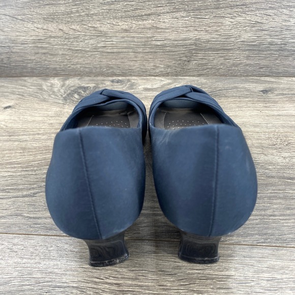 Coach and Four Navy Blue Fabric Peep Toe Kitten Heel Pumps Twisted Knot Size 8.5 - Picture 7 of 11